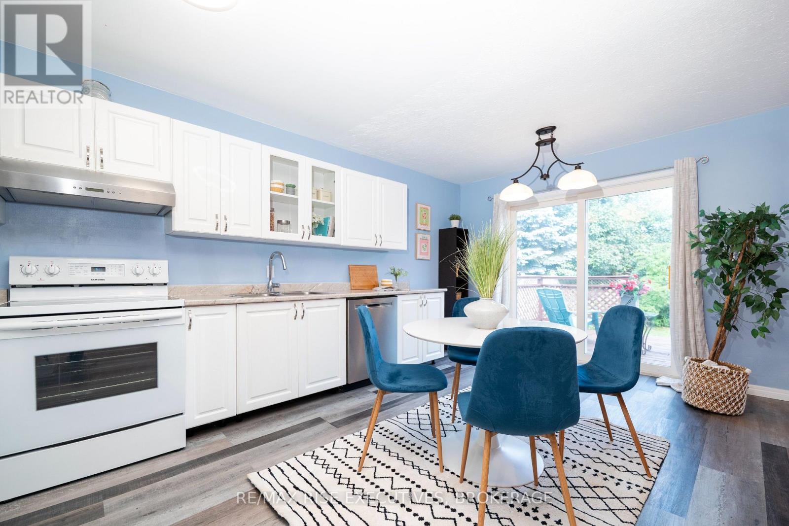 1344 Thornwood Crescent, Kingston (City Northwest), ON - Indoor Photo Showing Kitchen