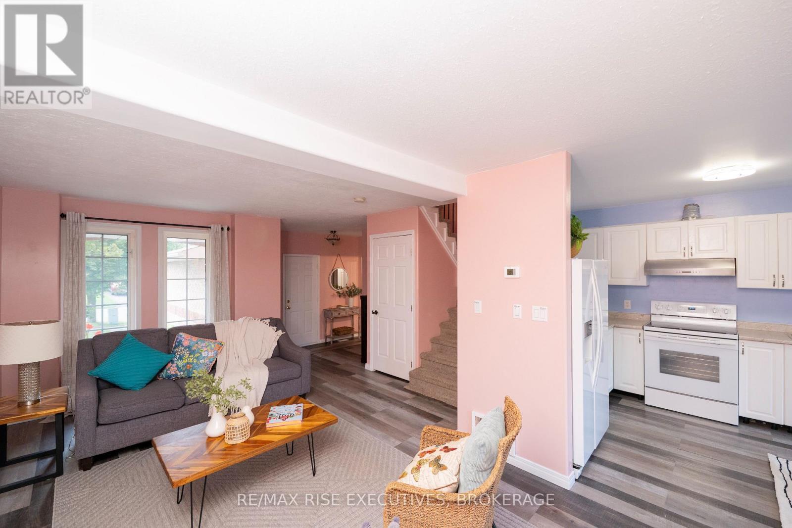 1344 Thornwood Crescent, Kingston (City Northwest), ON - Indoor Photo Showing Living Room