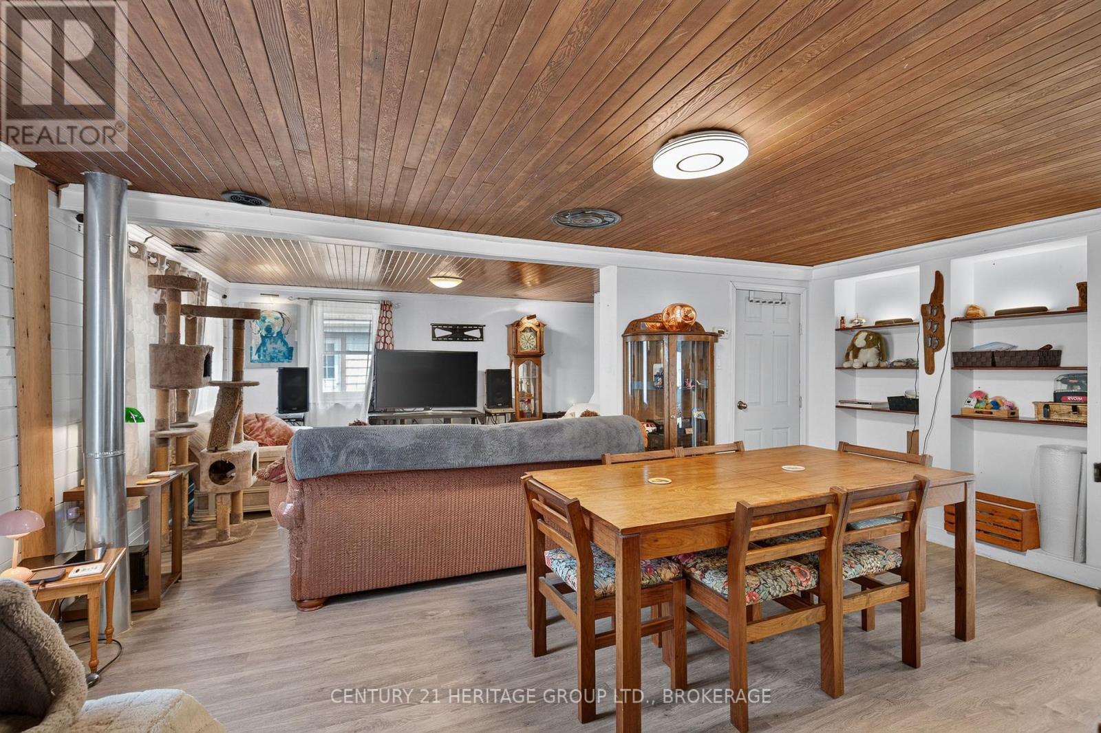 6756 Hwy 38 Highway, Frontenac (Frontenac South), ON - Indoor Photo Showing Living Room