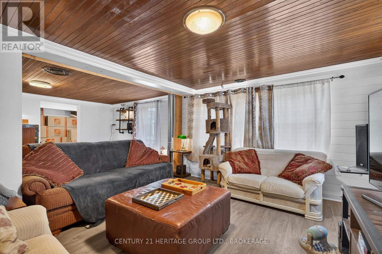6756 Hwy 38 Highway, Frontenac (Frontenac South), ON - Indoor Photo Showing Living Room