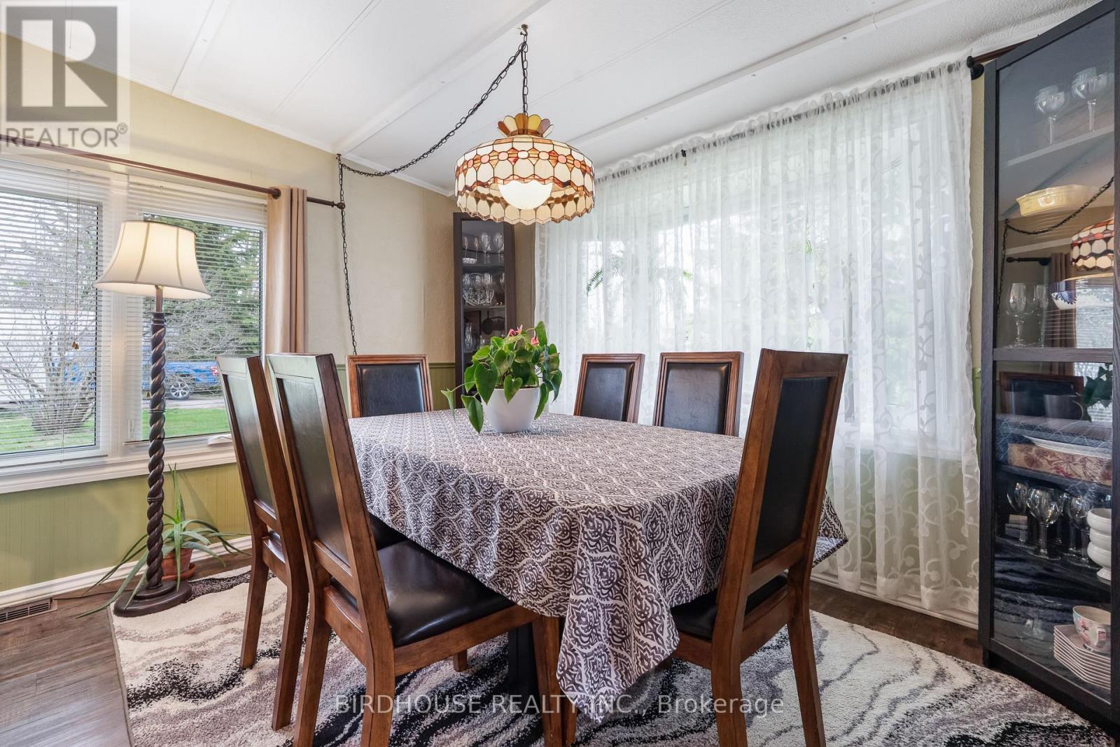 68 Glenway Drive, Kawartha Lakes (Verulam), ON - Indoor Photo Showing Dining Room