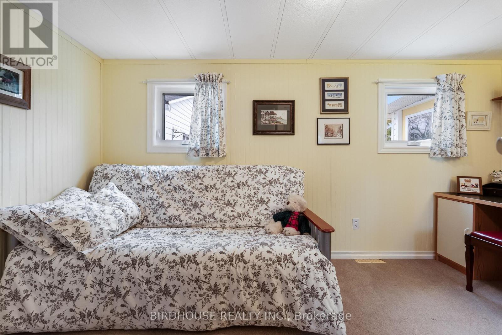 68 Glenway Drive, Kawartha Lakes (Verulam), ON - Indoor Photo Showing Bedroom