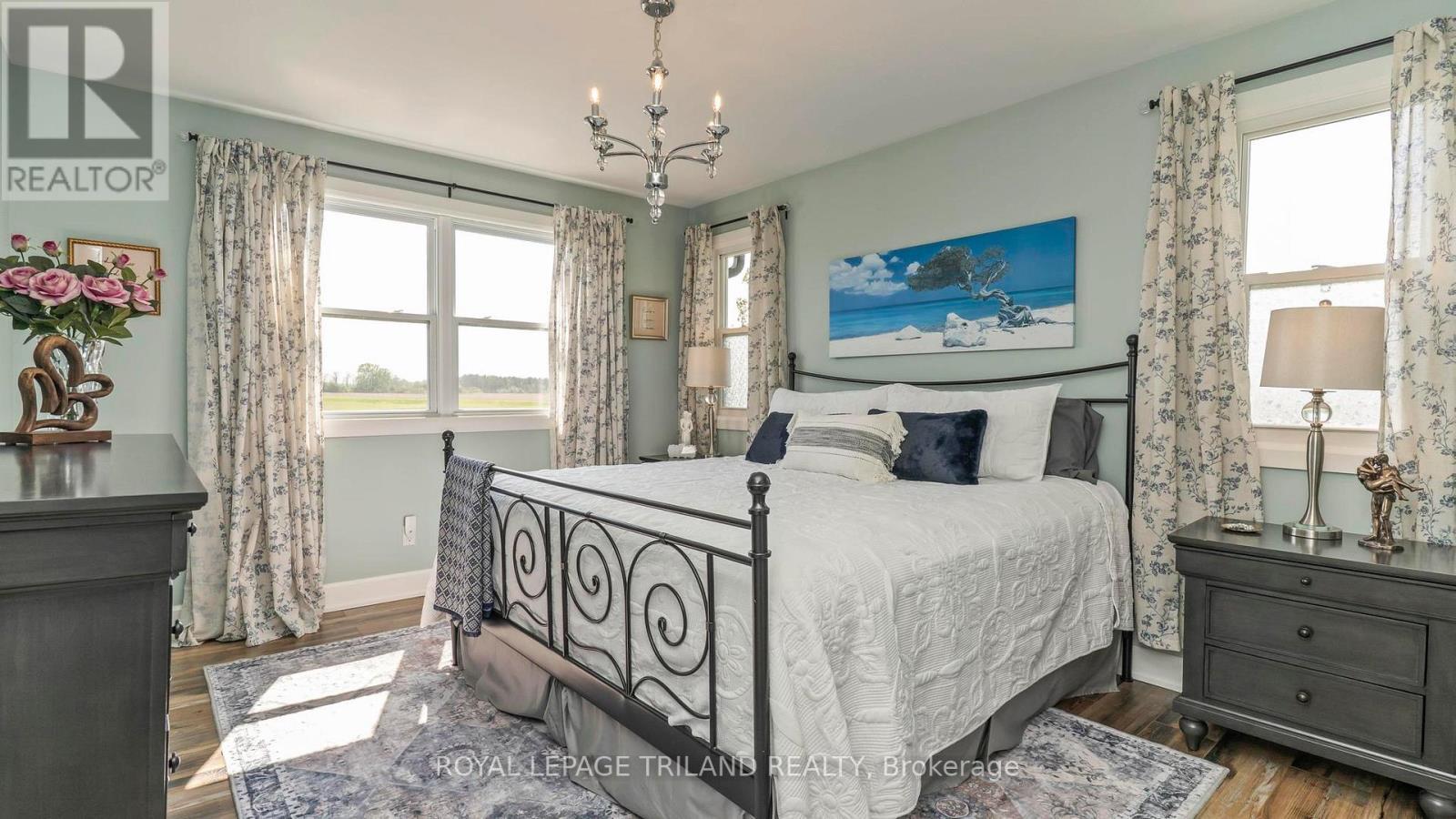 33134 Back Street, Dutton/Dunwich (Iona), ON - Indoor Photo Showing Bedroom