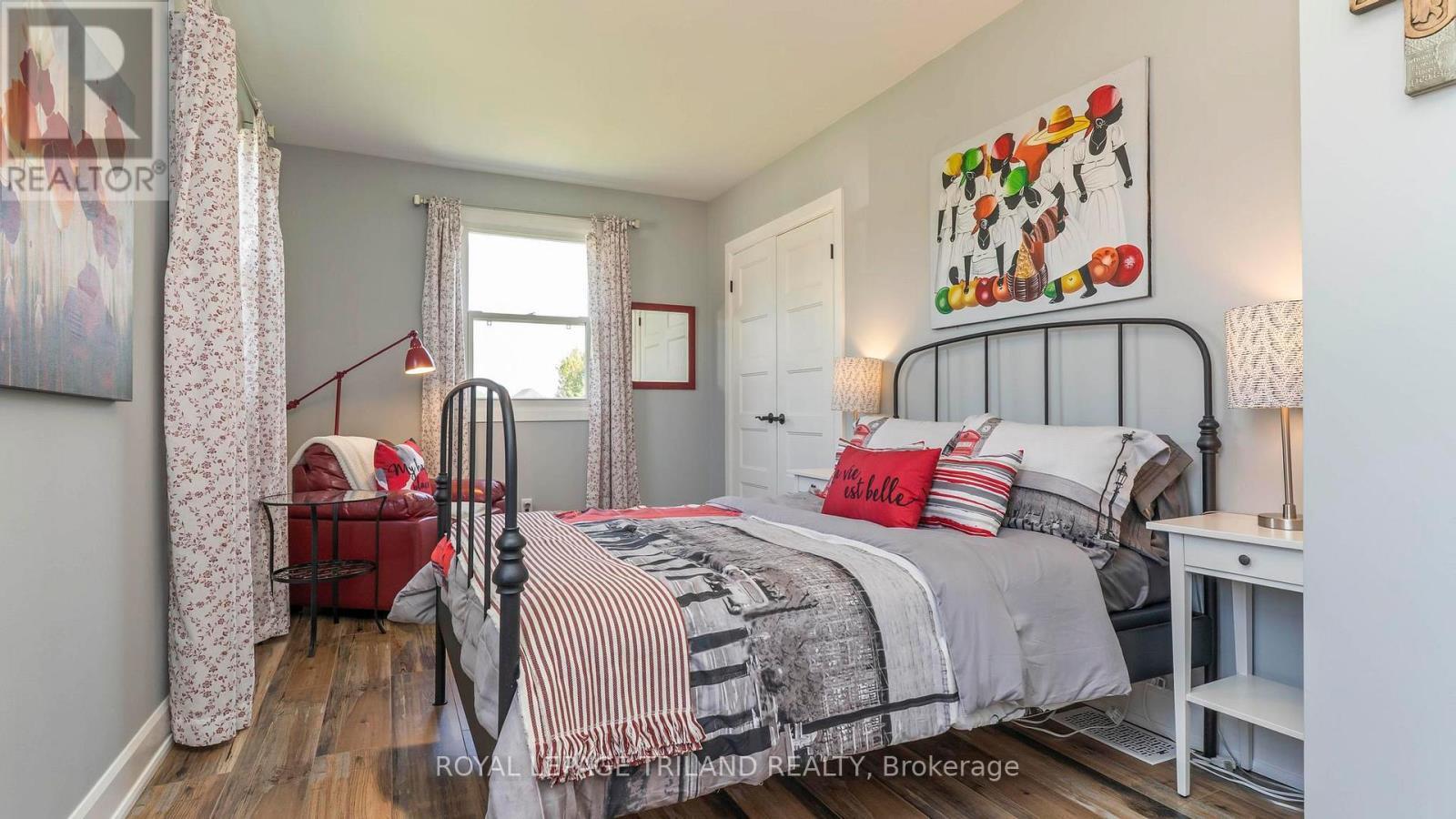 33134 Back Street, Dutton/Dunwich (Iona), ON - Indoor Photo Showing Bedroom