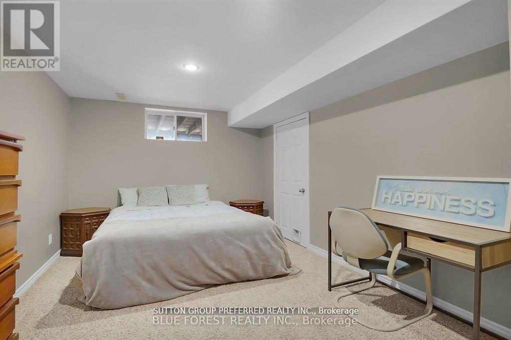 284 Exmouth Circle, London East (East L), ON - Indoor Photo Showing Bedroom