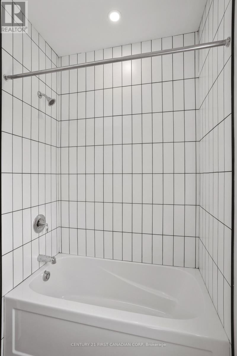 Lot 33 Upper West Avenue, London South (South B), ON - Indoor Photo Showing Bathroom