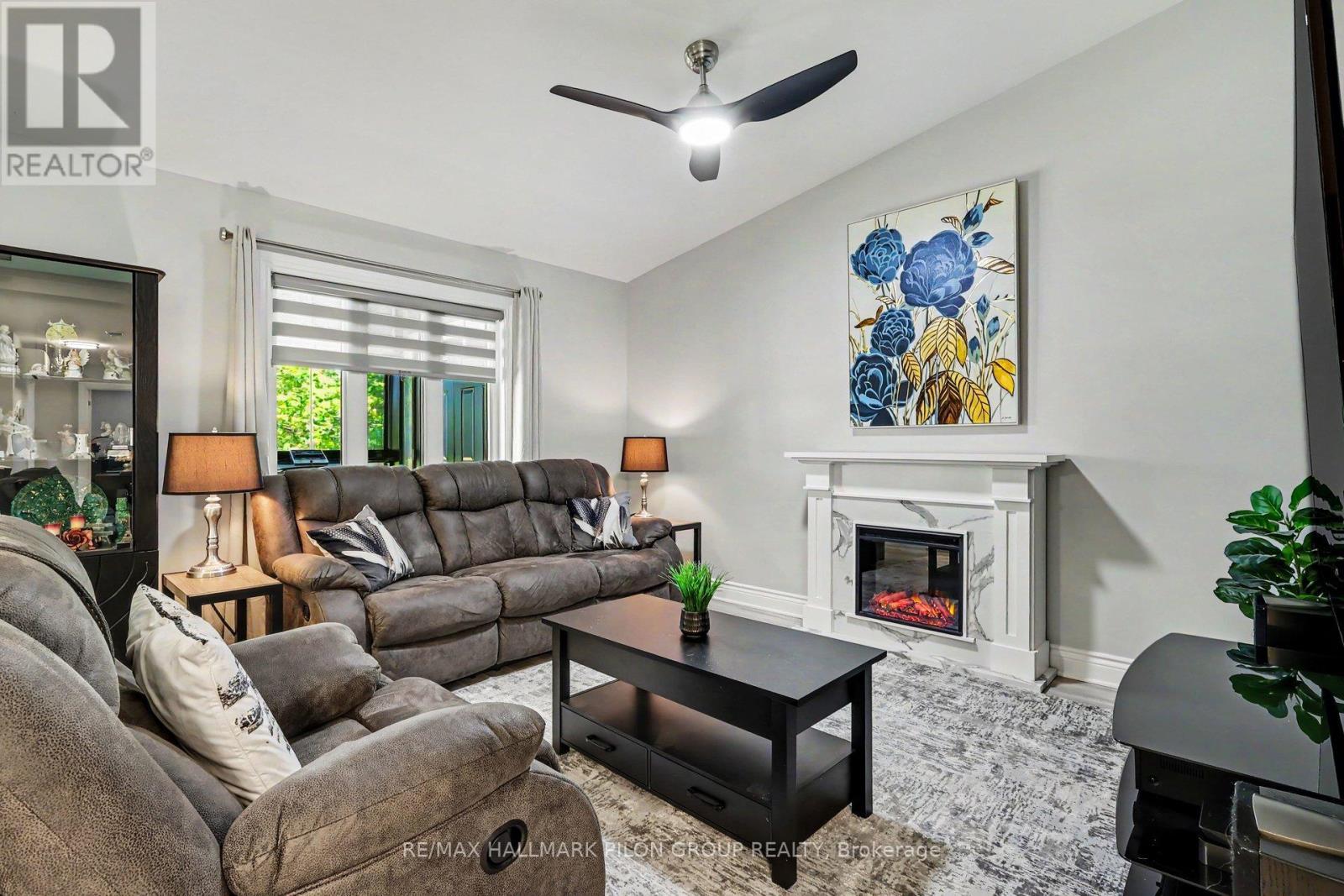 295 - 308 Masters Lane, Clarence-Rockland, ON - Indoor Photo Showing Living Room With Fireplace