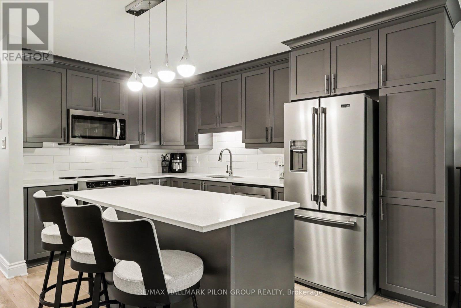 295 - 308 Masters Lane, Clarence-Rockland, ON - Indoor Photo Showing Kitchen With Upgraded Kitchen
