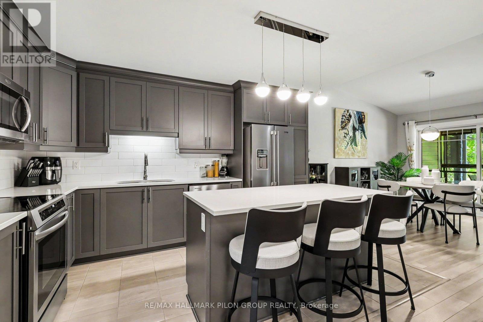 295 - 308 Masters Lane, Clarence-Rockland, ON - Indoor Photo Showing Kitchen With Upgraded Kitchen