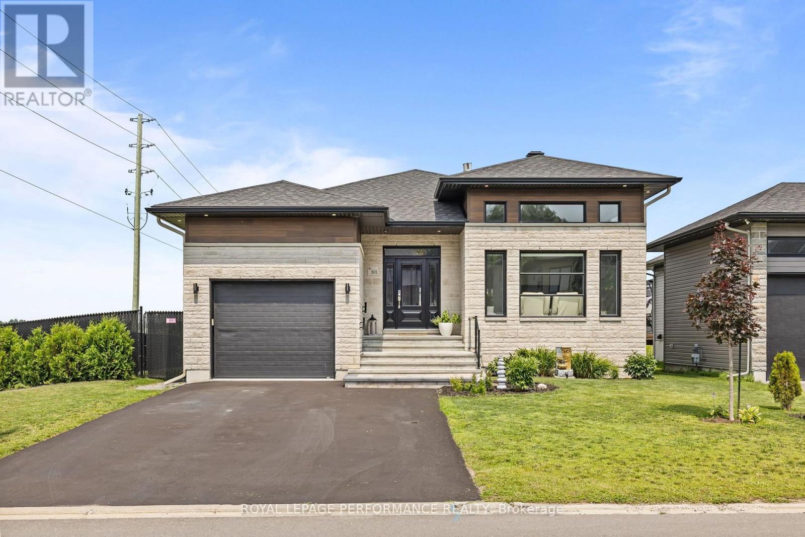 301 Dore Street, Casselman, ON - Outdoor With Facade