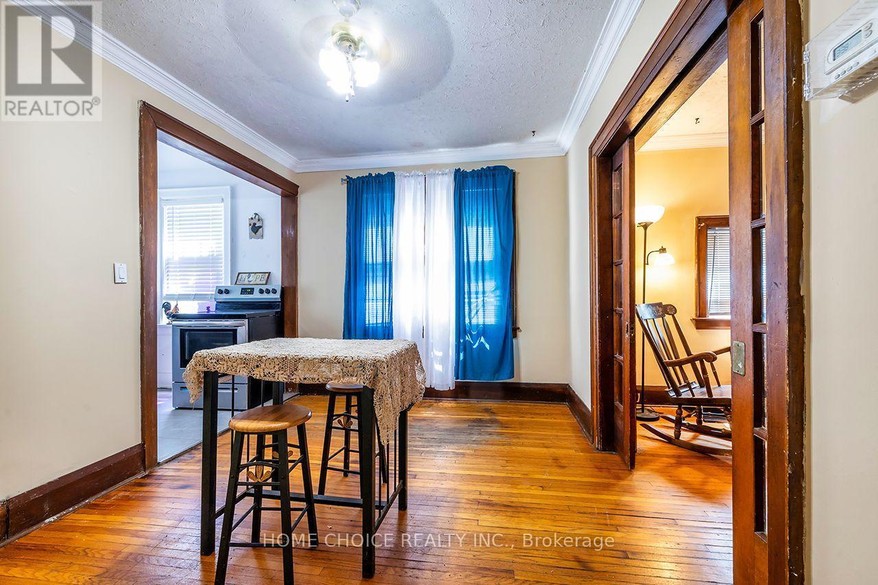 39 Burk Street, Oshawa, ON - Indoor Photo Showing Dining Room