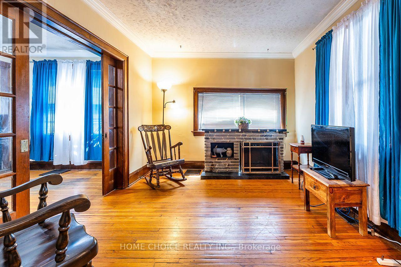39 Burk Street, Oshawa, ON - Indoor