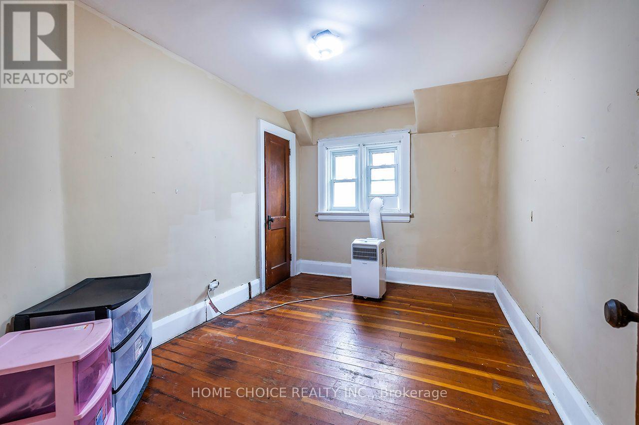 39 Burk Street, Oshawa, ON - Indoor Photo Showing Other Room