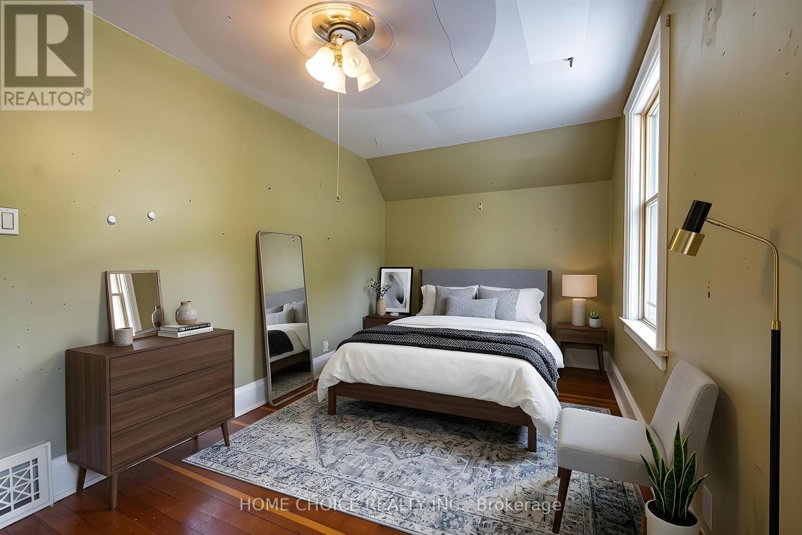 39 Burk Street, Oshawa, ON - Indoor Photo Showing Bedroom