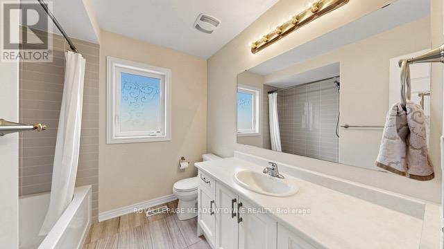 126 Bridlewood Boulevard, Whitby, ON - Indoor Photo Showing Bathroom
