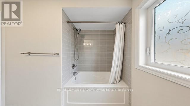 126 Bridlewood Boulevard, Whitby, ON - Indoor Photo Showing Bathroom