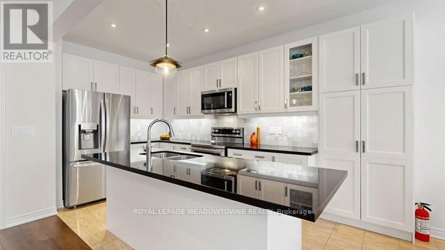 126 Bridlewood Boulevard, Whitby, ON - Indoor Photo Showing Kitchen With Stainless Steel Kitchen With Double Sink With Upgraded Kitchen