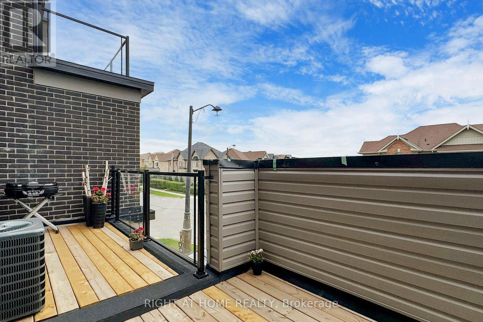 279 Moody Drive, Vaughan, ON - Outdoor