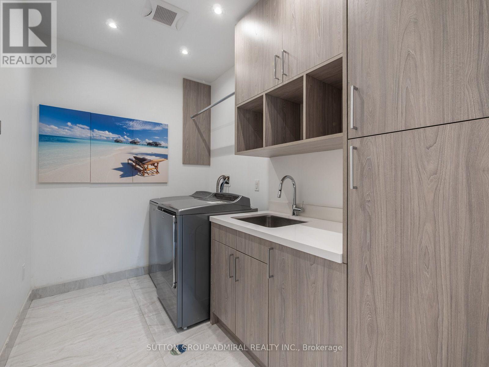 95 Penstock Court, Richmond Hill, ON - Indoor Photo Showing Laundry Room