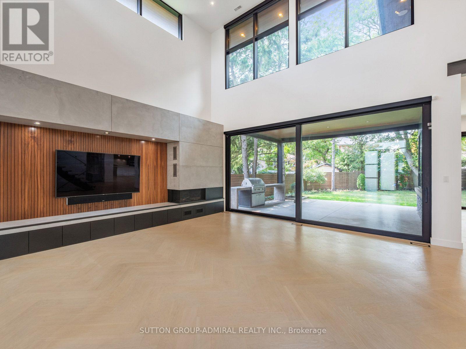 95 Penstock Court, Richmond Hill, ON - Indoor With Fireplace