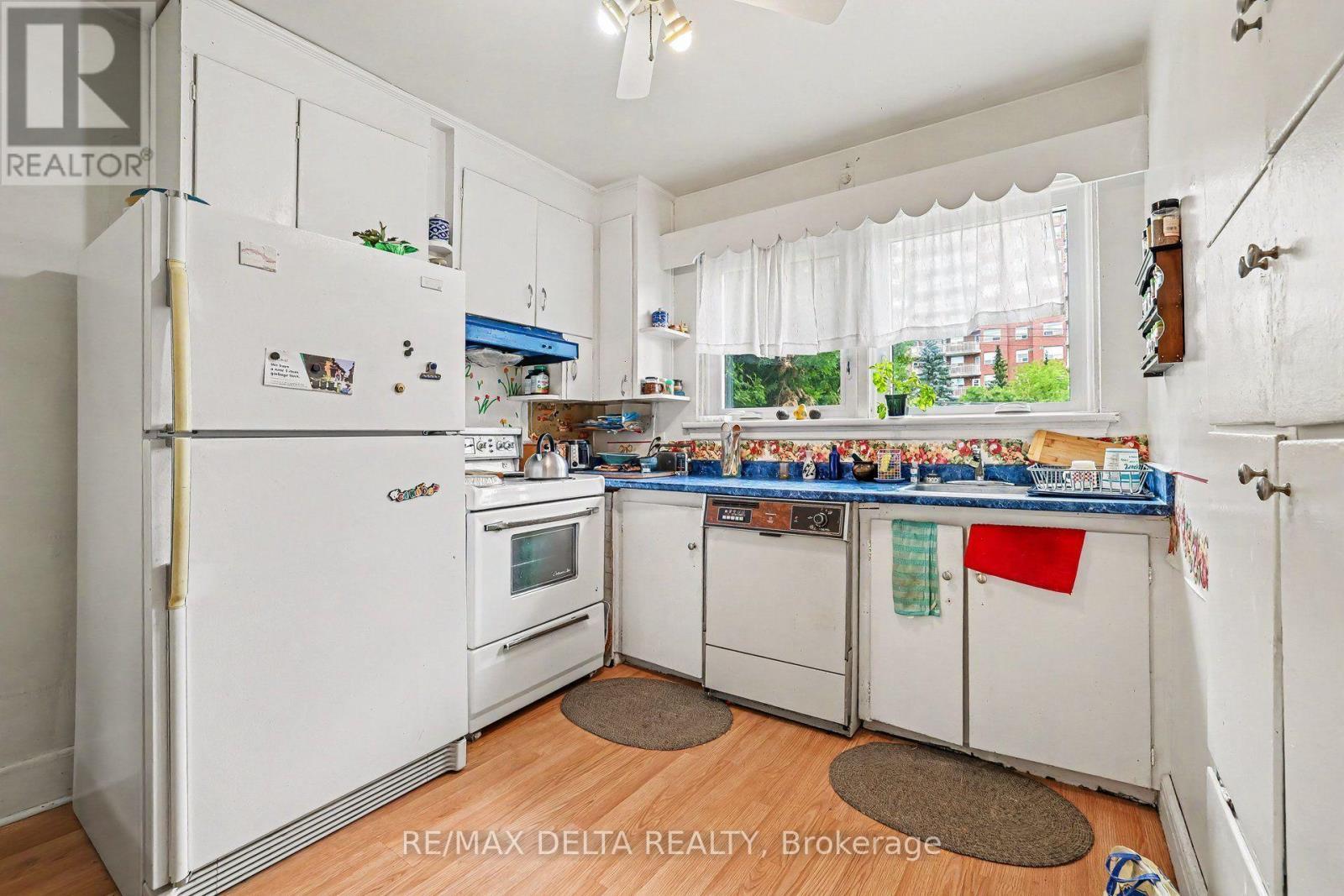 831 Montreal Road, Ottawa, ON - Indoor Photo Showing Kitchen
