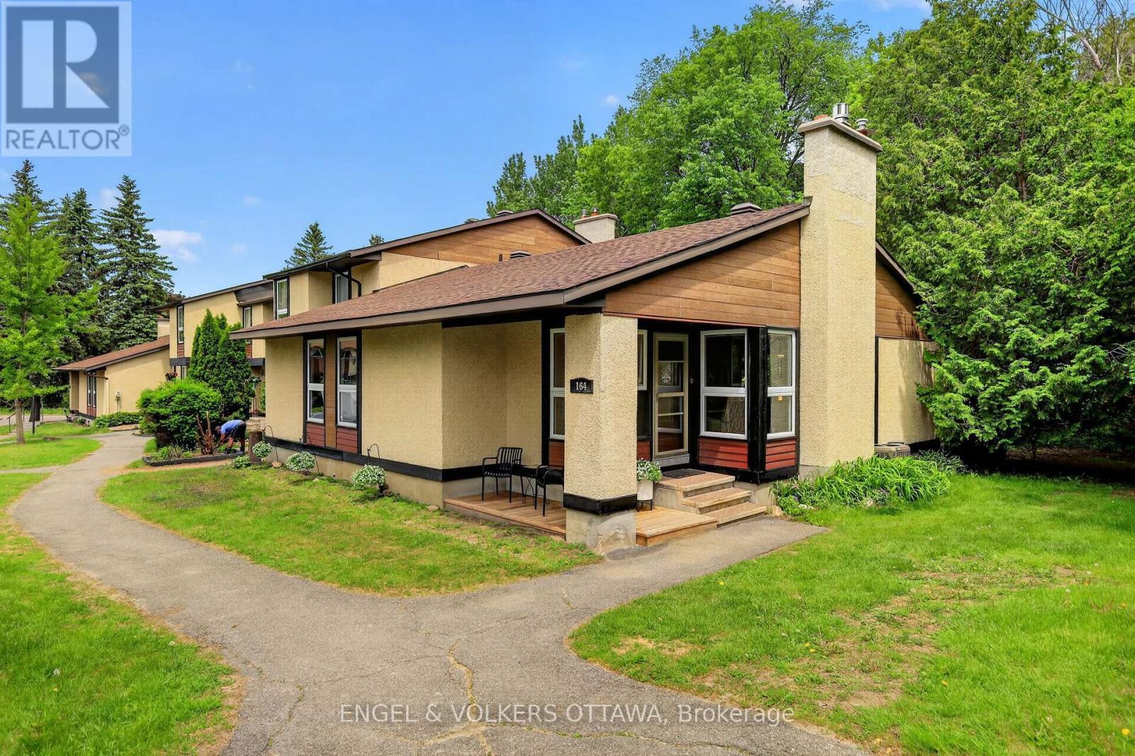 6 - 164 Mcclintock Way, Ottawa, ON - Outdoor