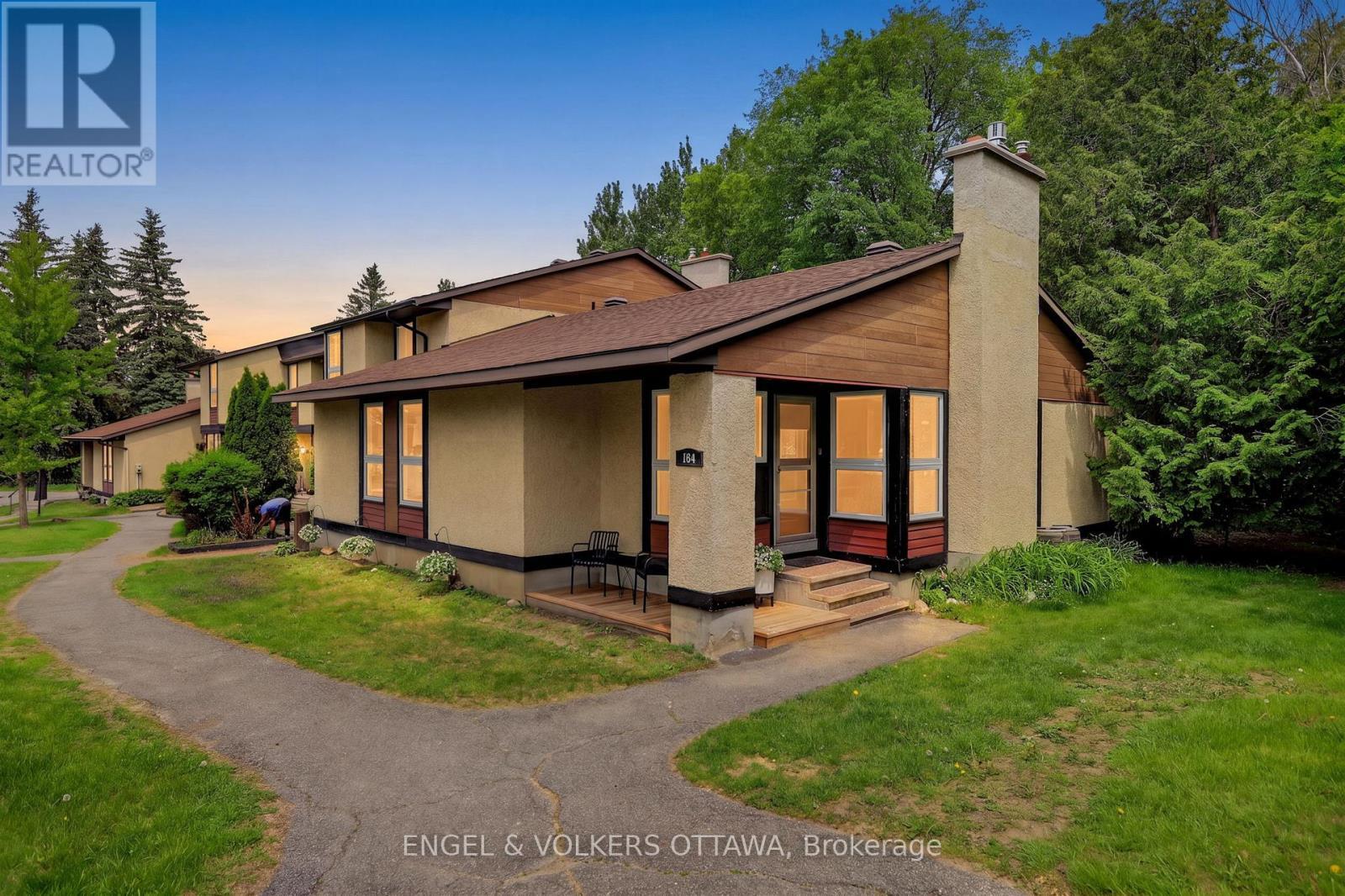 6 - 164 Mcclintock Way, Ottawa, ON - Outdoor