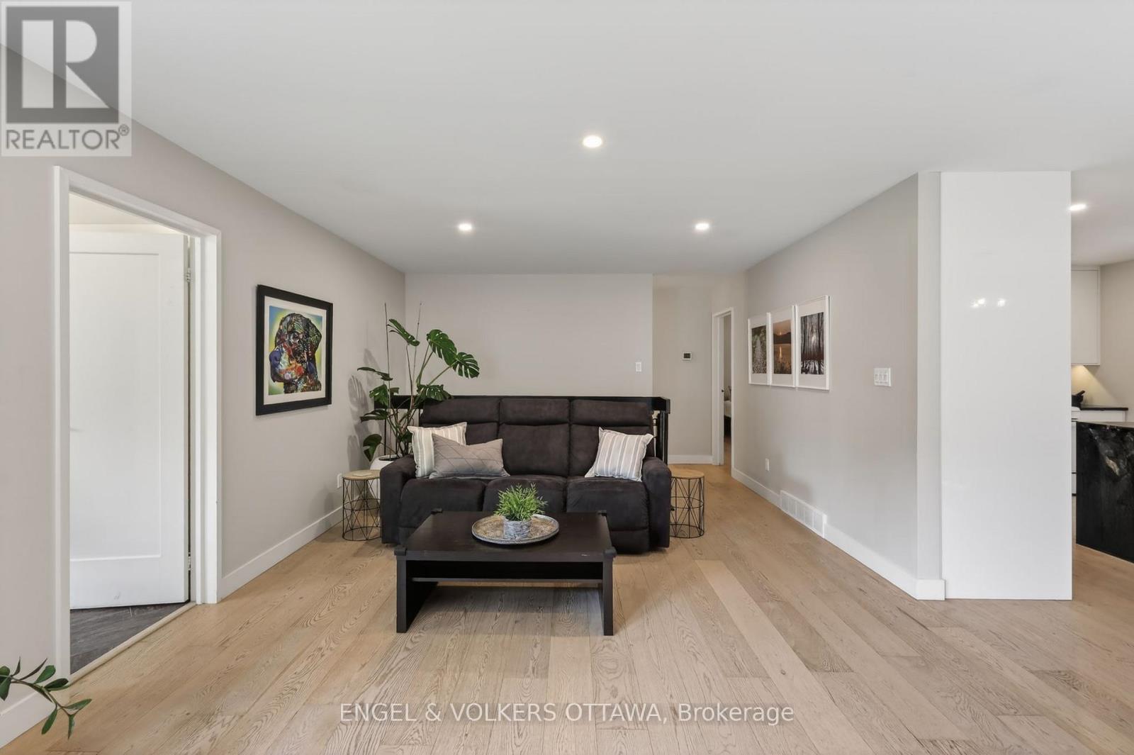 6 - 164 Mcclintock Way, Ottawa, ON - Indoor