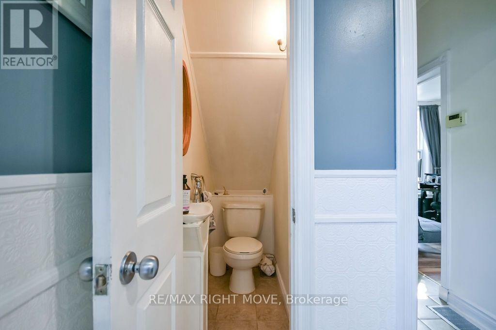 119 Emily Street, Orillia, ON - Indoor Photo Showing Bathroom
