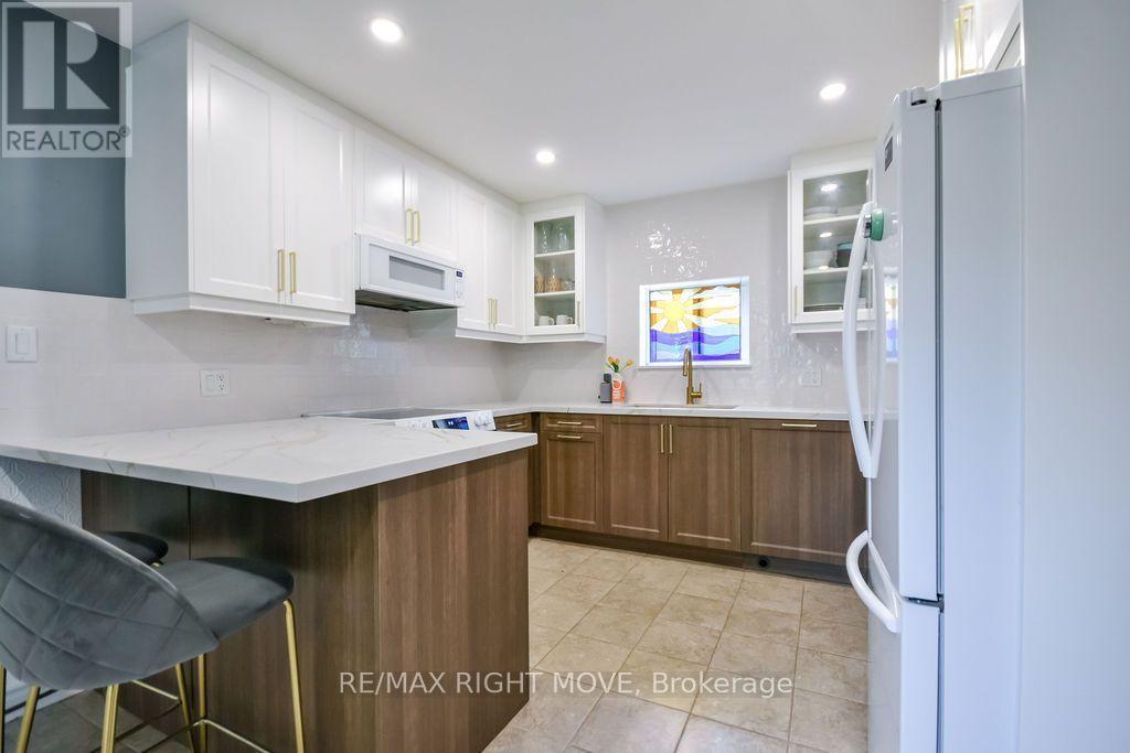 119 Emily Street, Orillia, ON - Indoor Photo Showing Kitchen
