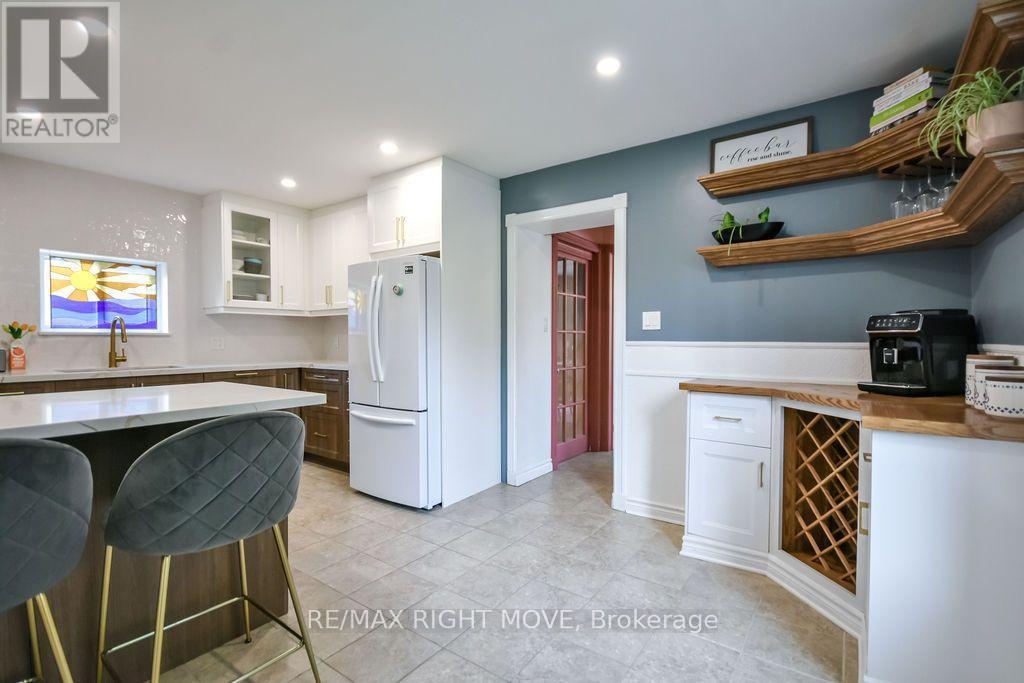 119 Emily Street, Orillia, ON - Indoor Photo Showing Kitchen