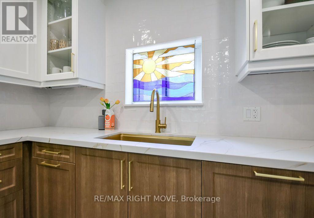 119 Emily Street, Orillia, ON - Indoor Photo Showing Kitchen