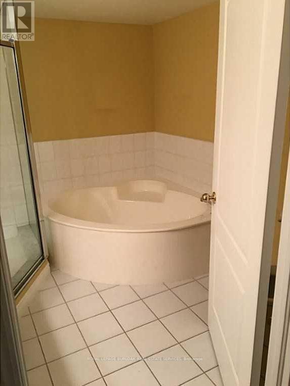 809 - 1276 Maple Crossing Boulevard, Burlington, ON - Indoor Photo Showing Bathroom