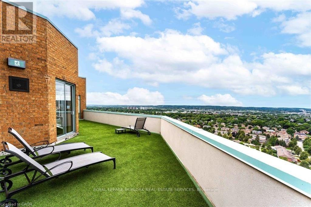 809 - 1276 Maple Crossing Boulevard, Burlington, ON - Outdoor With View