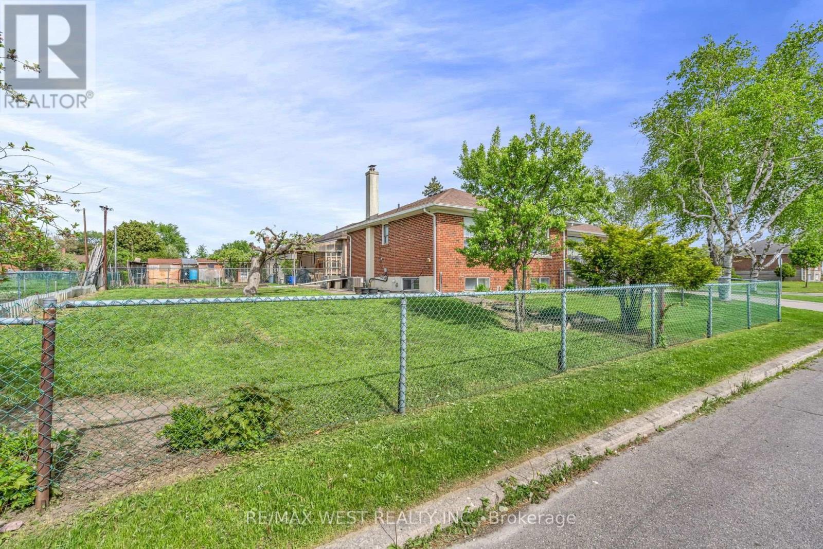 90 Tavistock Road, Toronto, ON - Outdoor