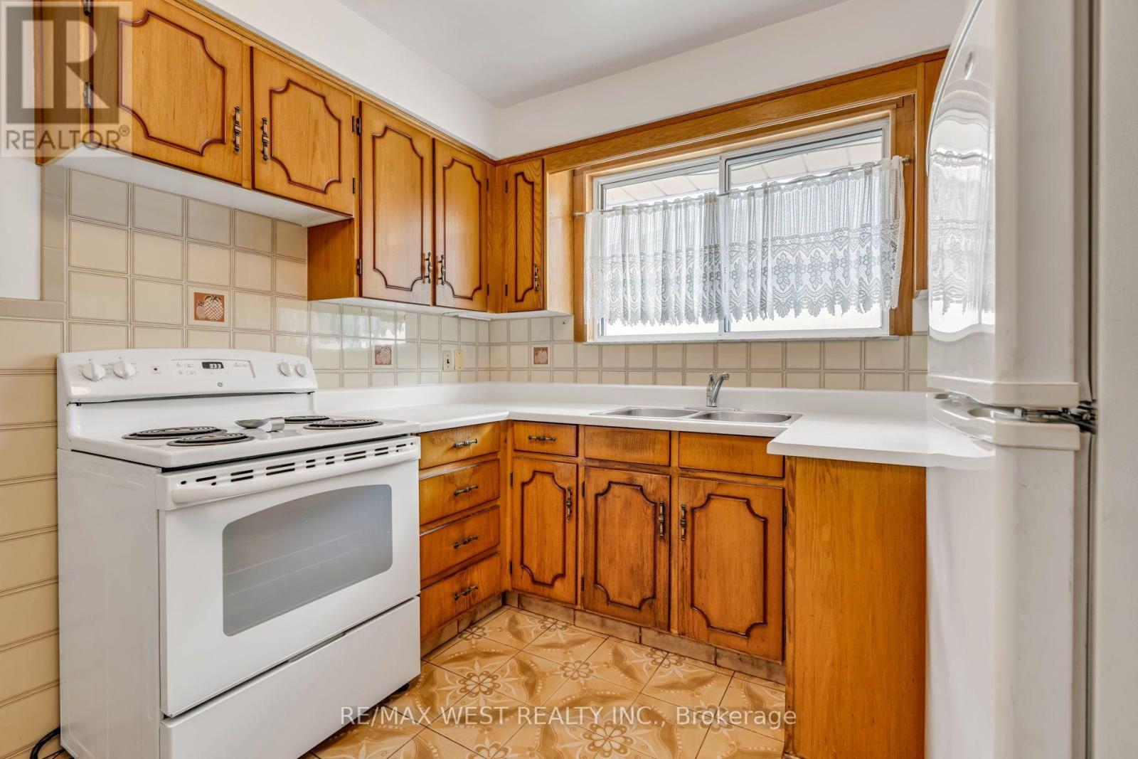 90 Tavistock Road, Toronto, ON - Indoor Photo Showing Kitchen With Double Sink