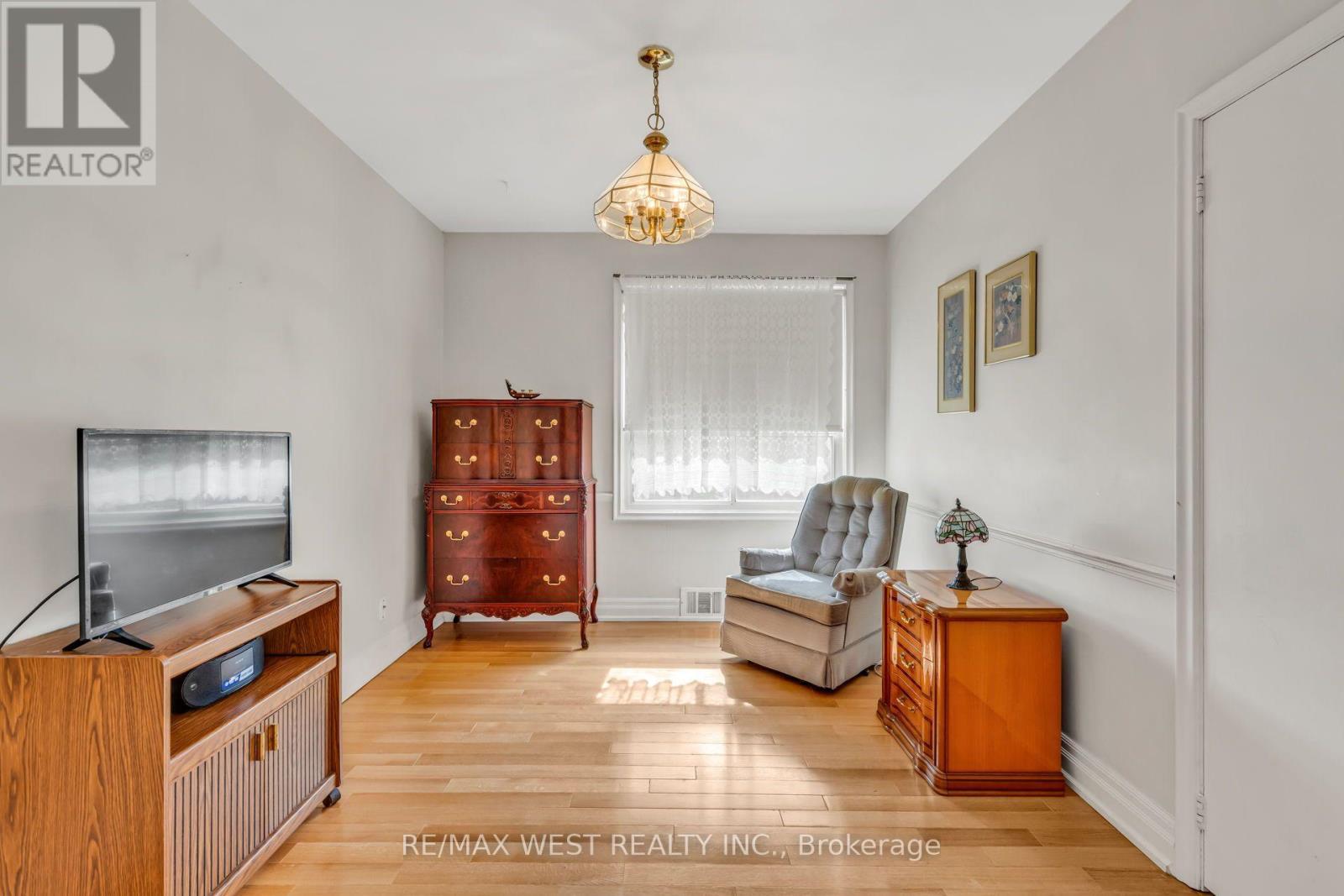 90 Tavistock Road, Toronto, ON - Indoor