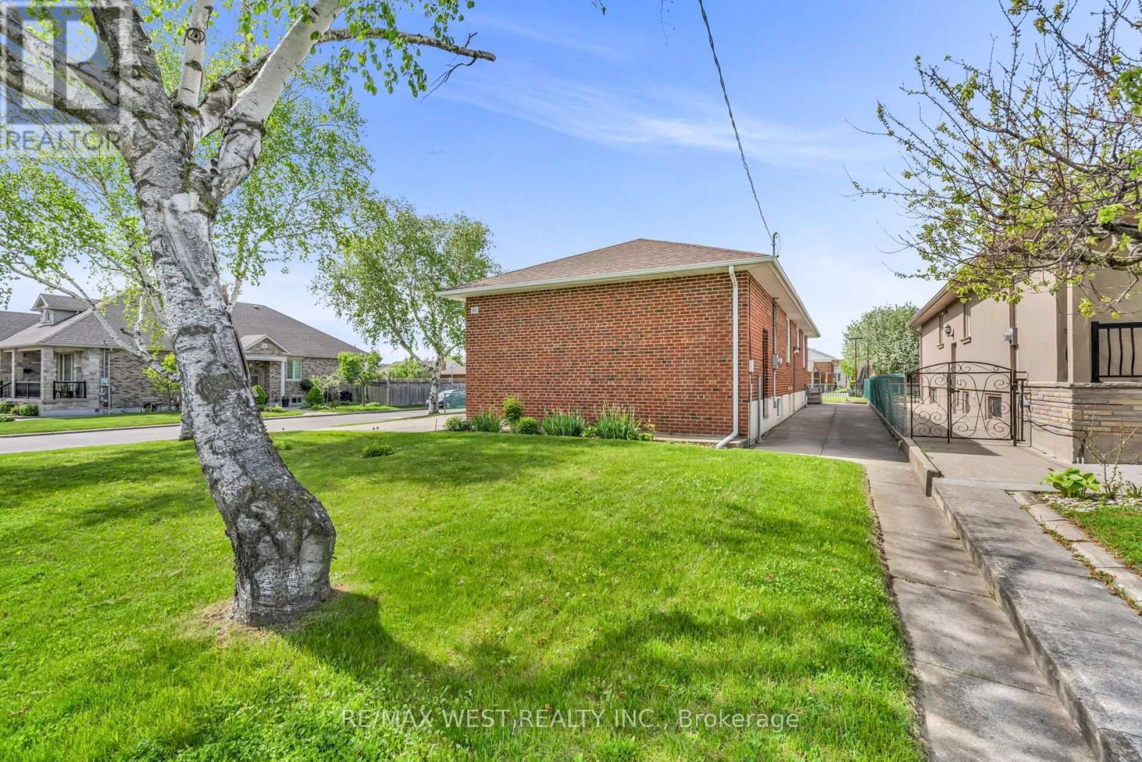 90 Tavistock Road, Toronto, ON - Outdoor