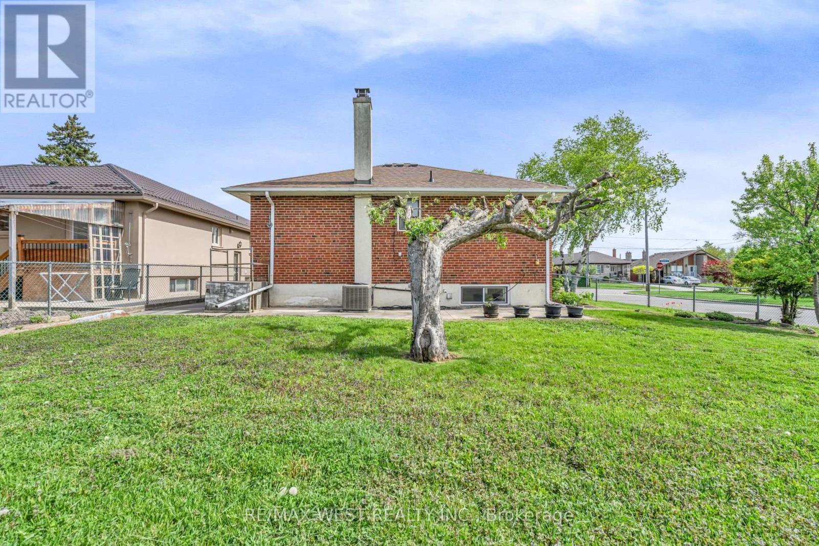 90 Tavistock Road, Toronto, ON - Outdoor