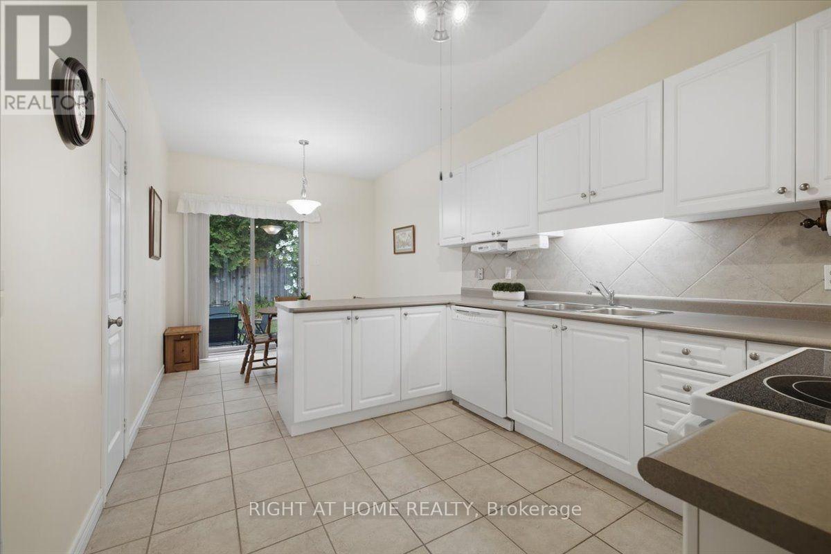13 - 34 Southbrook Drive, Hamilton, ON - Indoor Photo Showing Kitchen With Double Sink