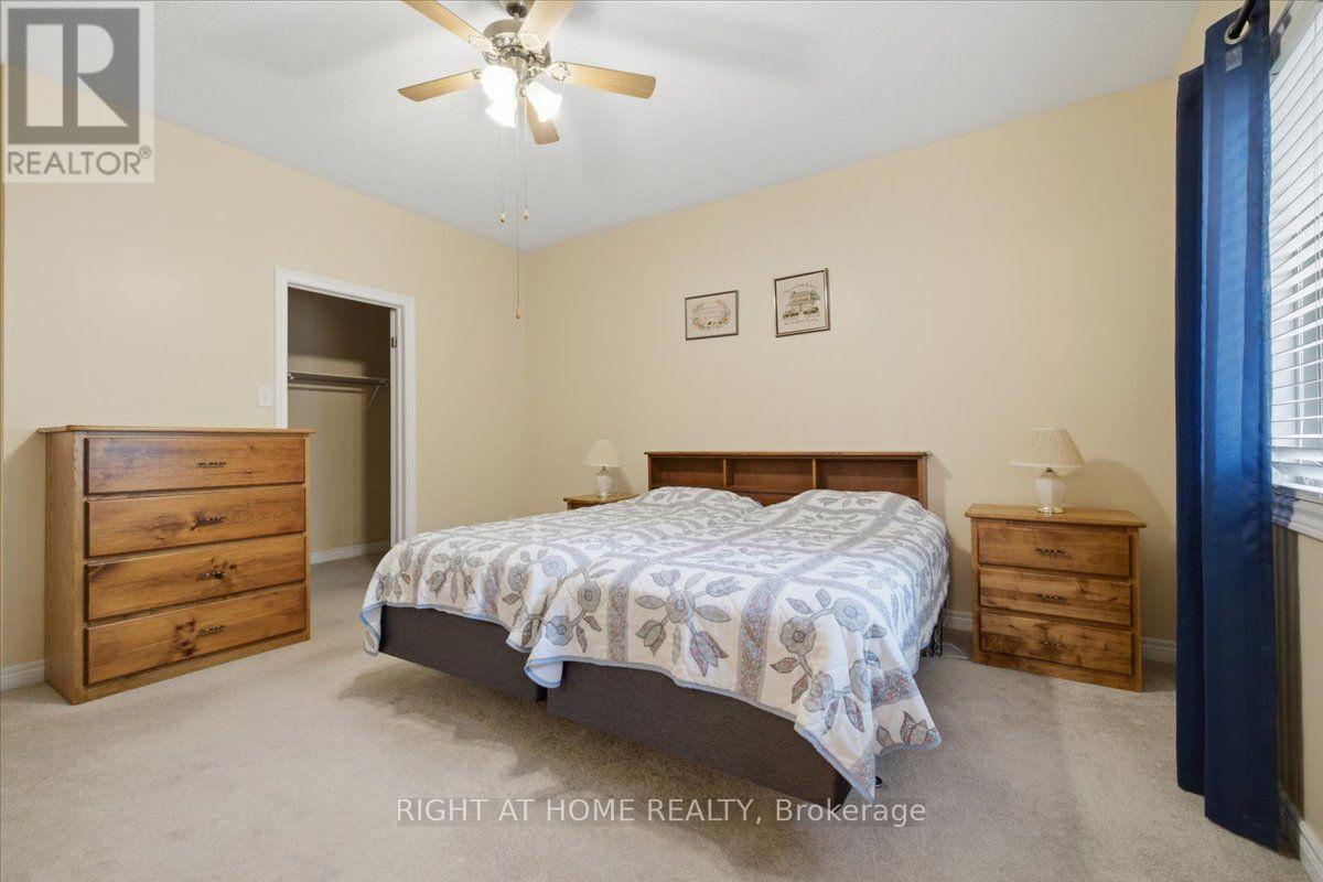13 - 34 Southbrook Drive, Hamilton, ON - Indoor Photo Showing Bedroom