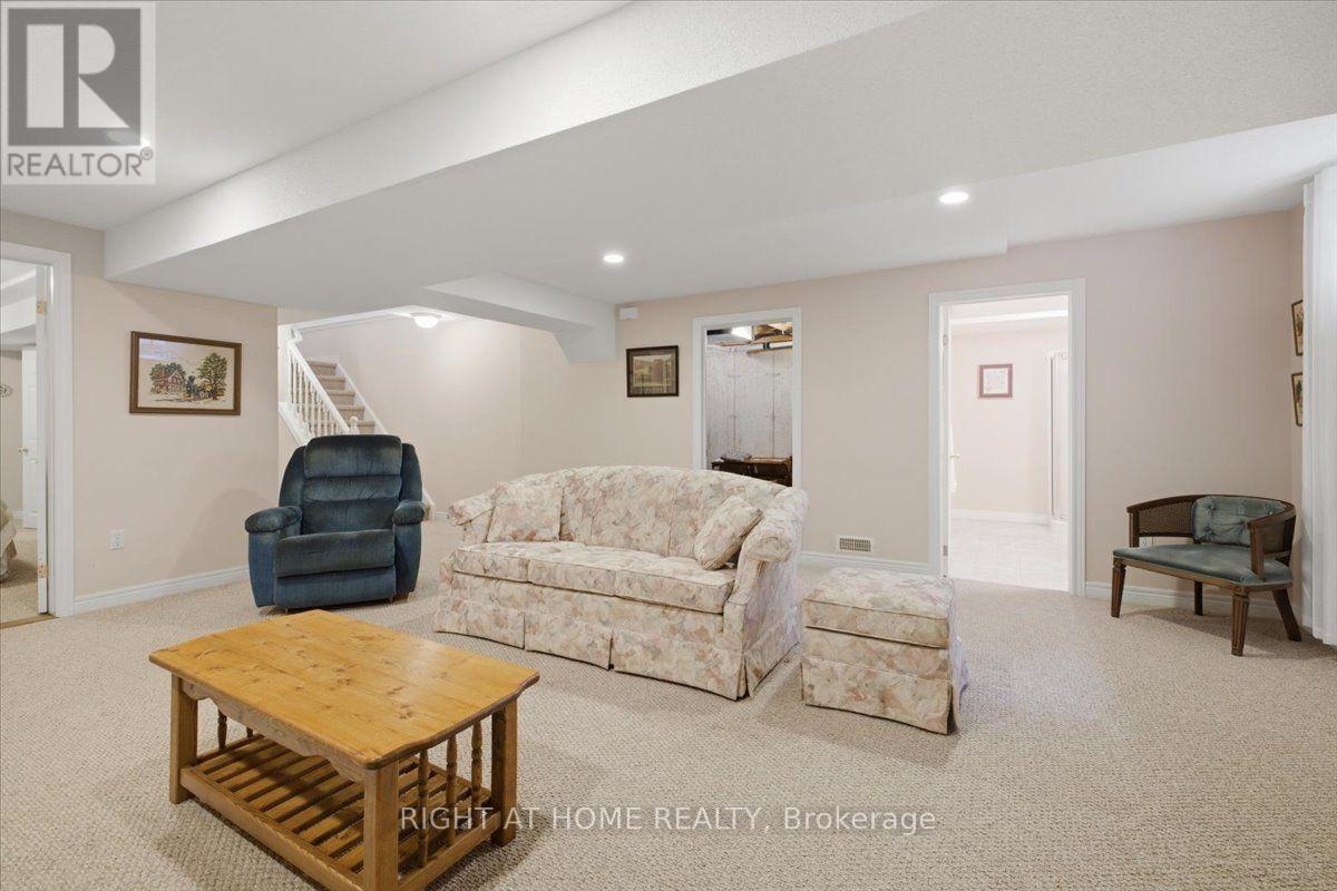 13 - 34 Southbrook Drive, Hamilton, ON - Indoor