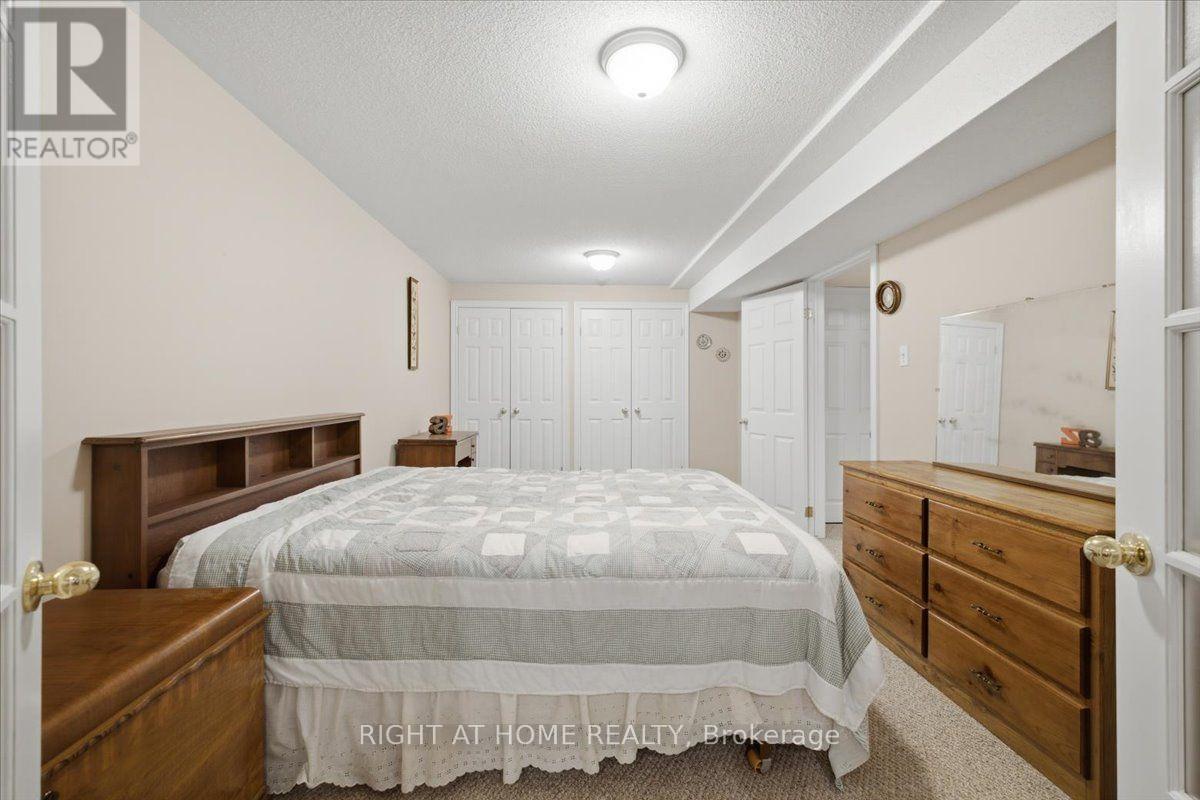 13 - 34 Southbrook Drive, Hamilton, ON - Indoor Photo Showing Bedroom