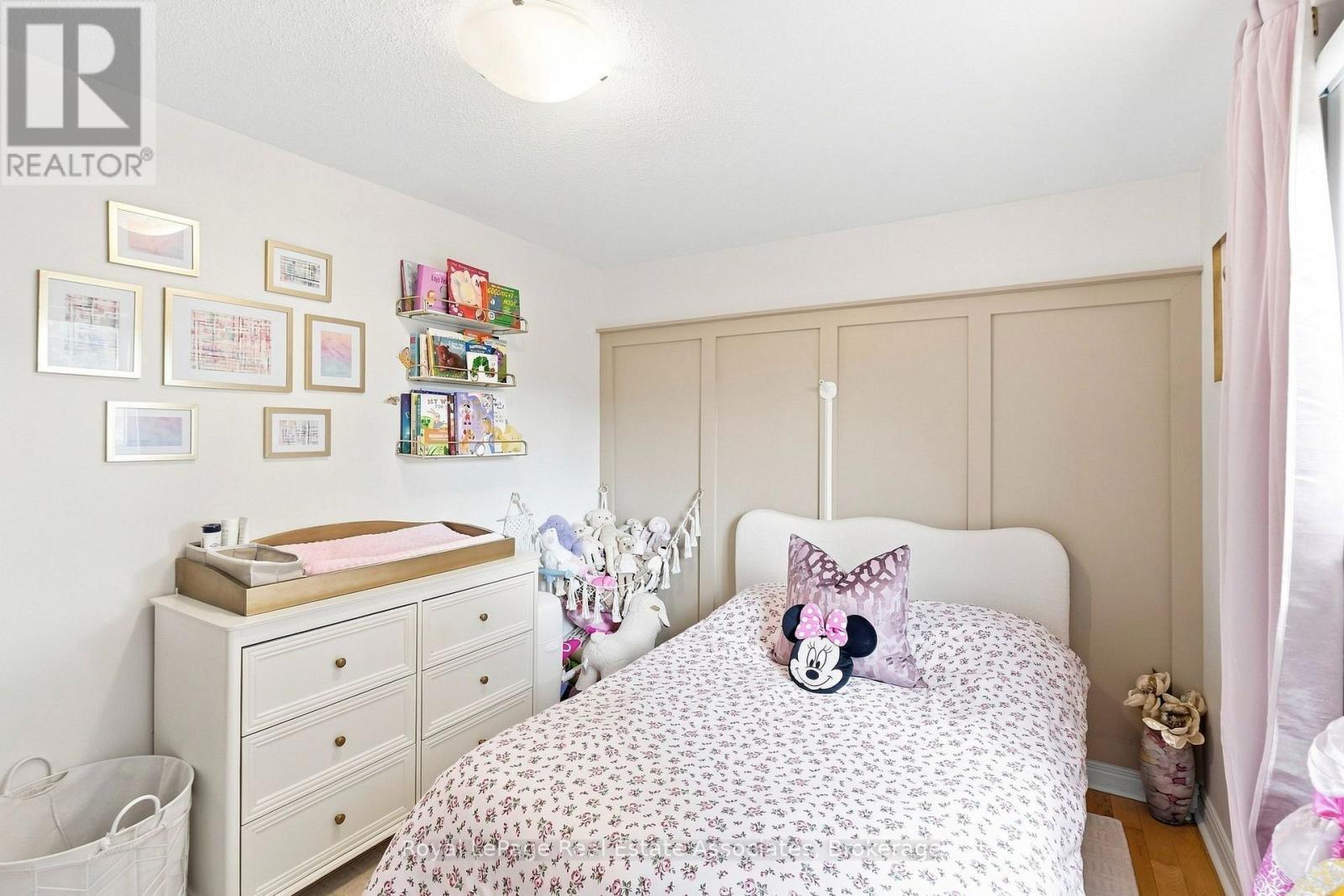 15 Quay Court, Hamilton, ON - Indoor Photo Showing Bedroom