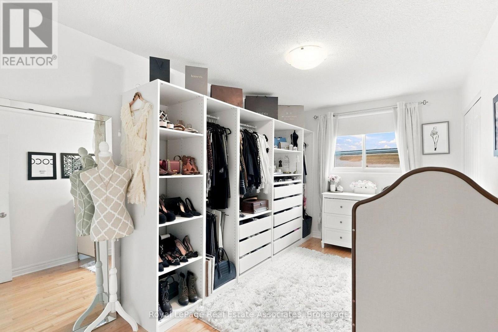 15 Quay Court, Hamilton, ON - Indoor Photo Showing Laundry Room