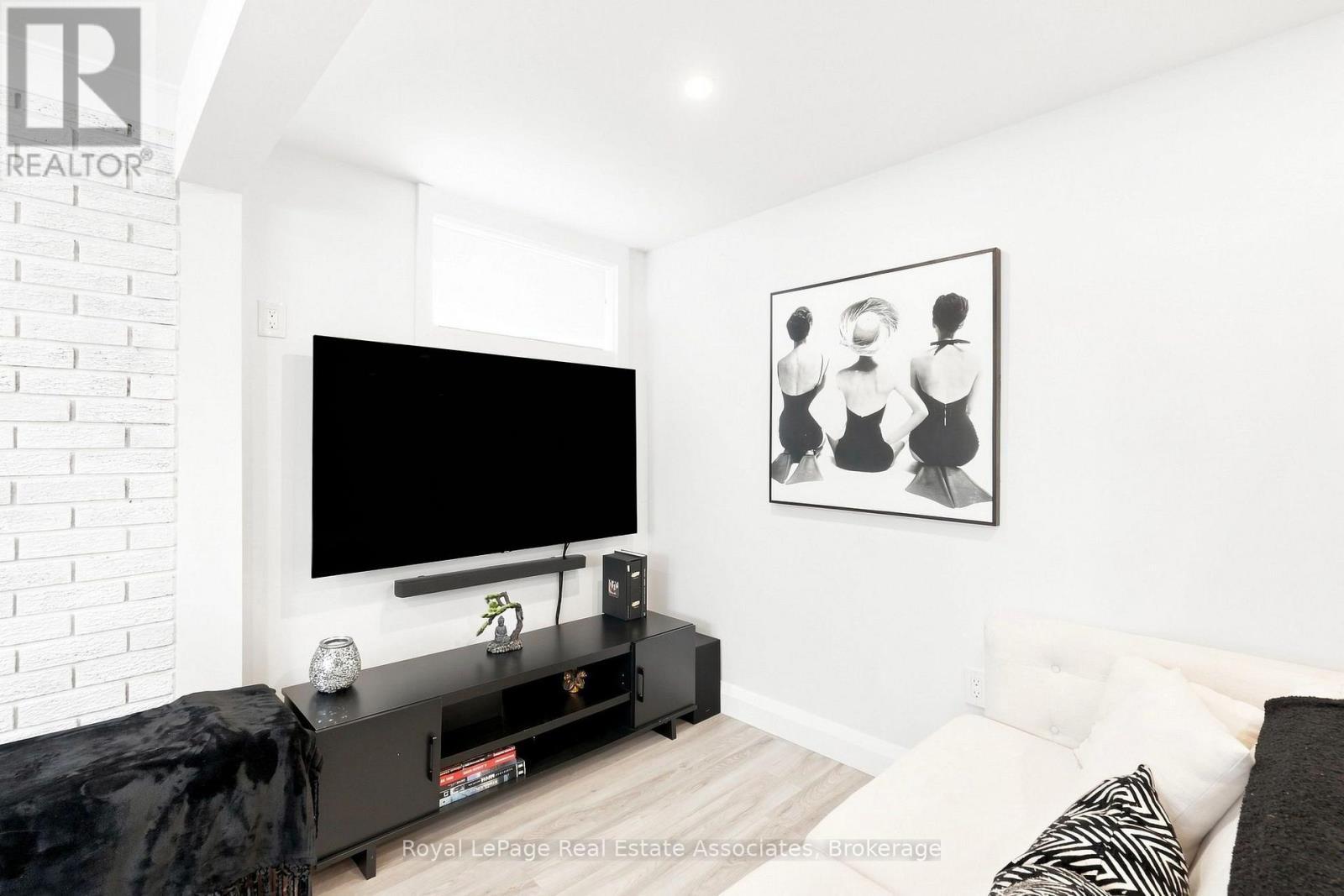 15 Quay Court, Hamilton, ON - Indoor