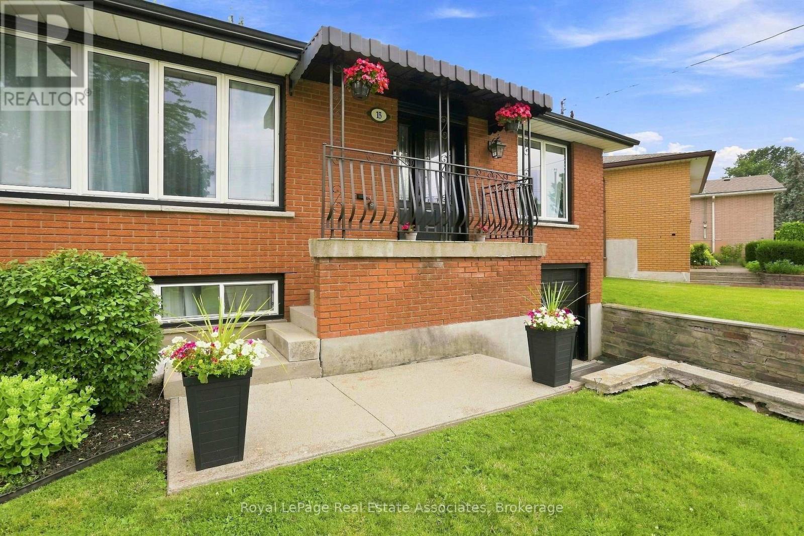 15 Quay Court, Hamilton, ON - Outdoor With Exterior