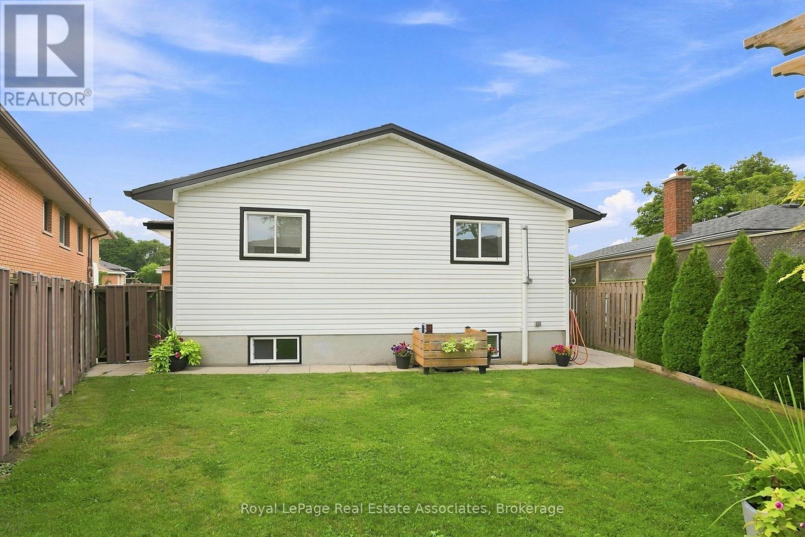 15 Quay Court, Hamilton, ON - Outdoor With Exterior