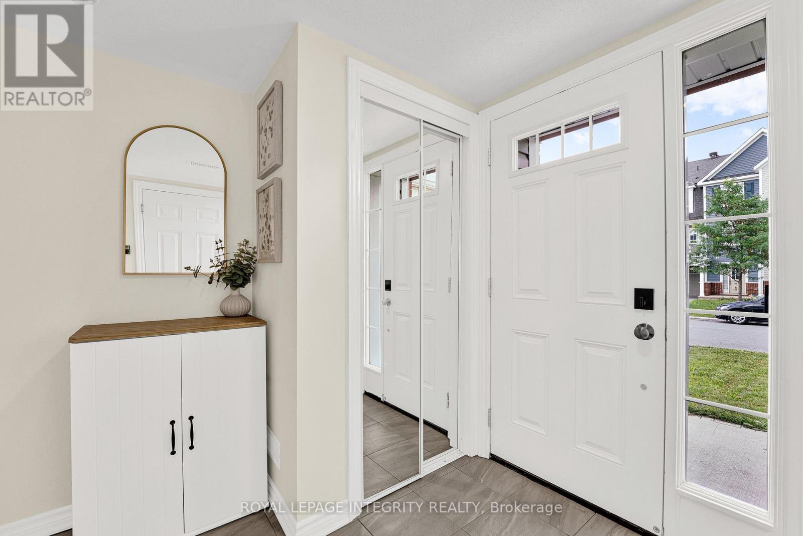 338 Pumpkinseed Crescent, Ottawa, ON - Indoor Photo Showing Other Room