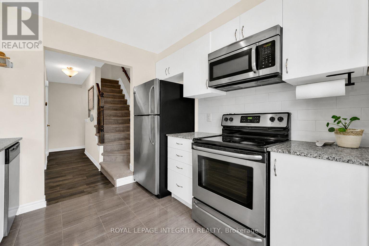 338 Pumpkinseed Crescent, Ottawa, ON - Indoor Photo Showing Kitchen